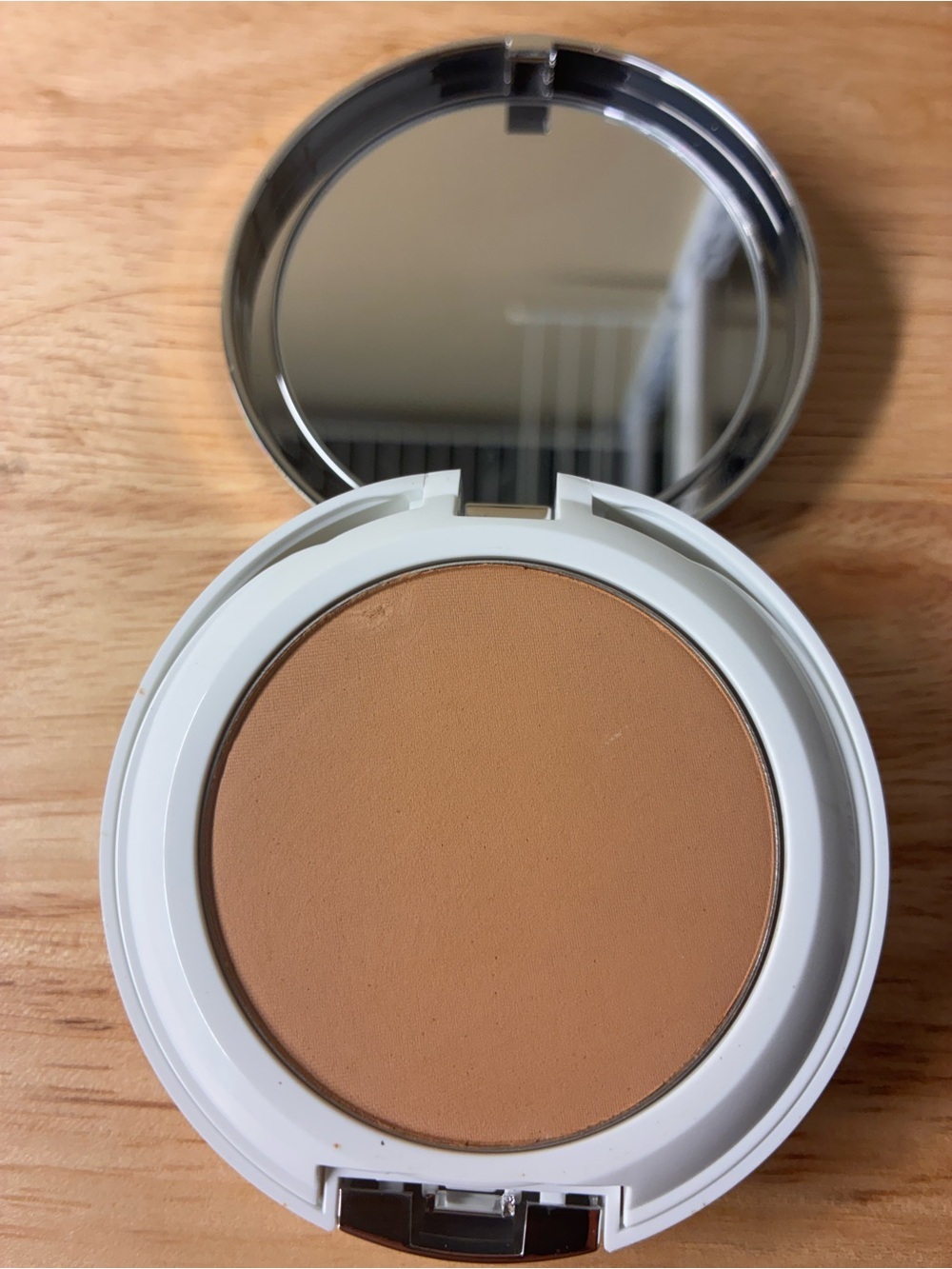 Clinique Beyond Perfecting Powder Lightweight Foundation & Concealer 11 Honey - Picture 3 of 9